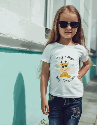 🦒 Tiny Steps, Big Dreams – Kids' T-Shirt